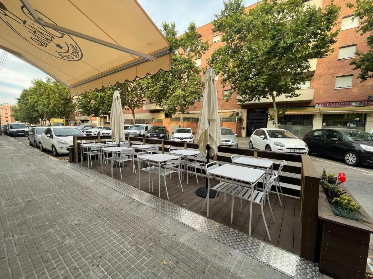 Hostal Restaurante Avenida De Madrid Terrassa Exterior foto