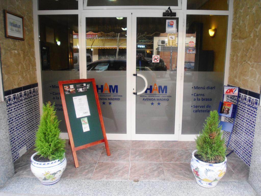 Hostal Restaurante Avenida De Madrid Terrassa Exterior foto