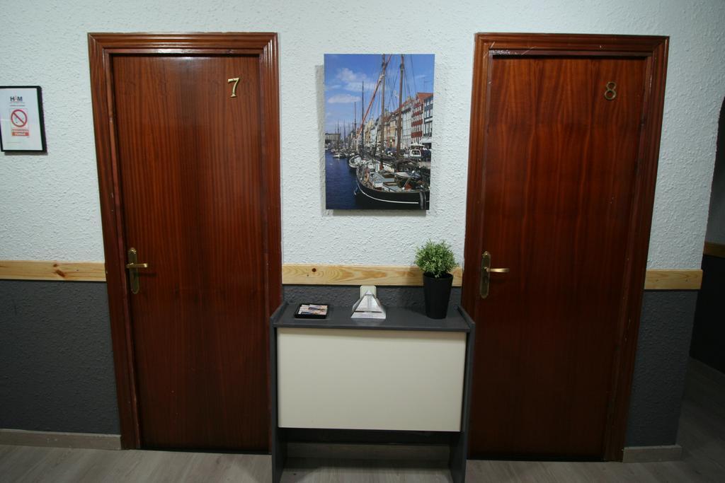 Hostal Restaurante Avenida De Madrid Terrassa Exterior foto